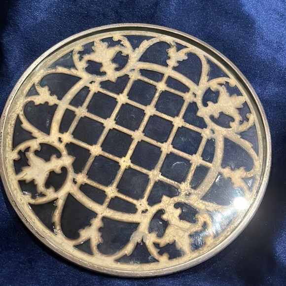 Vtg Trivet Sterling Silver Overlay on Glass, Fleur de Lis & Trellis pattern 7” - Picture 5 of 7